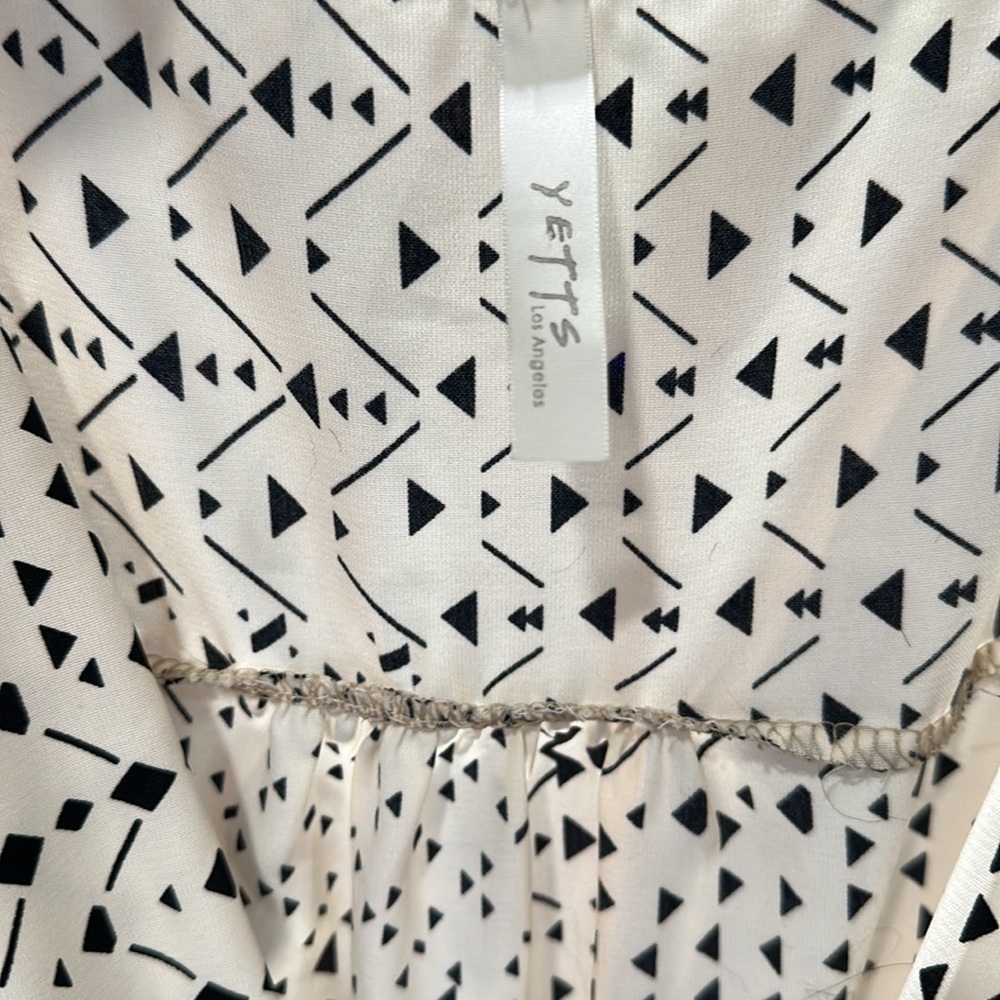 Patterned Romper - Picture 3 of 5